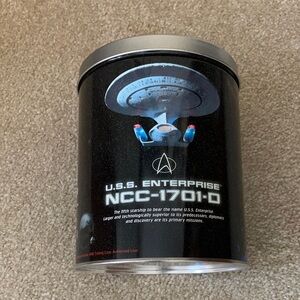 Star Trek The Next Generation 700 Piece Jigsaw Puzzle in Collectors Tin.